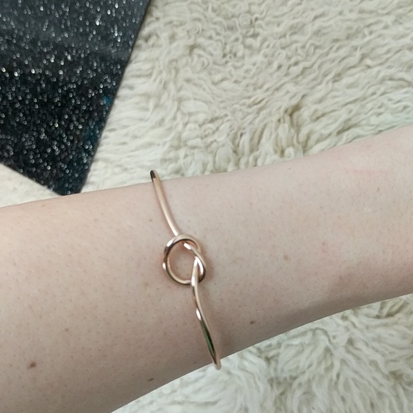 Jewelry - ☠️Rose gold knot bracelet